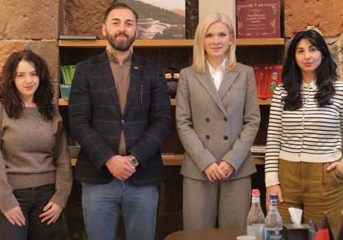 Treffen im Unternehmen „Green Rock“